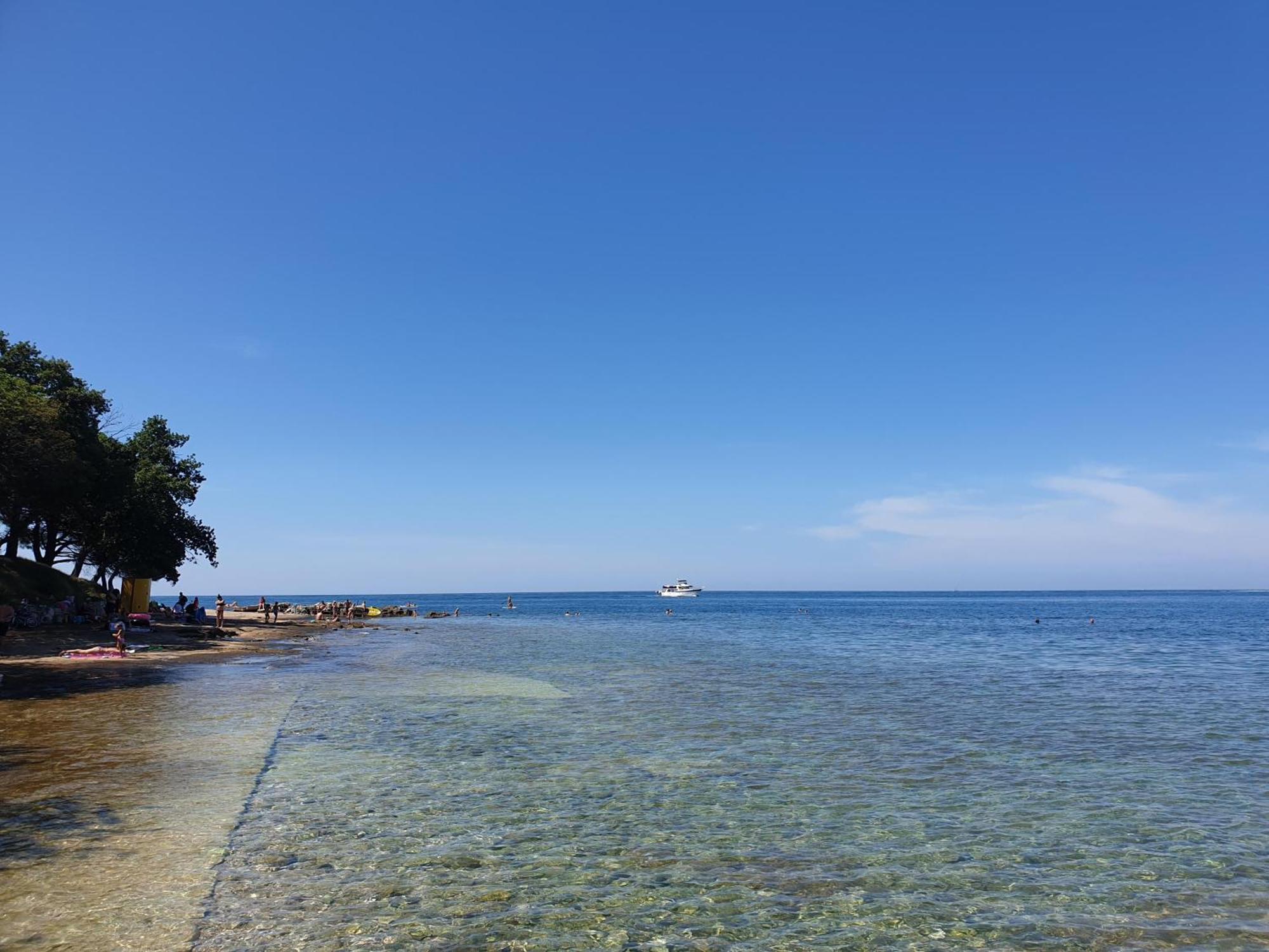 Youth Hostel Pinesta Novigrad Istria Esterno foto